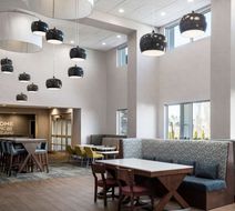 Hampton Inn Redmond Bend Airport Lobby