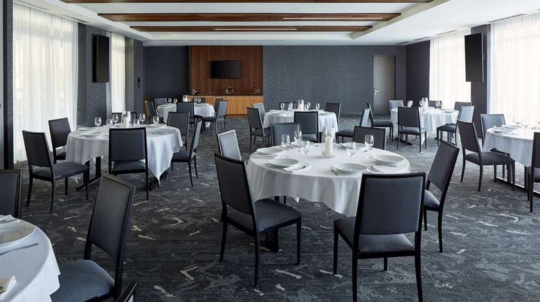 <b>Hampton by Hilton Montreal Downtown Meeting</b>. Images powered by <a href="https://iceportal.shijigroup.com/" title="IcePortal" target="_blank">IcePortal</a>.