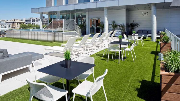 Hampton by Hilton Montreal Downtown Pool