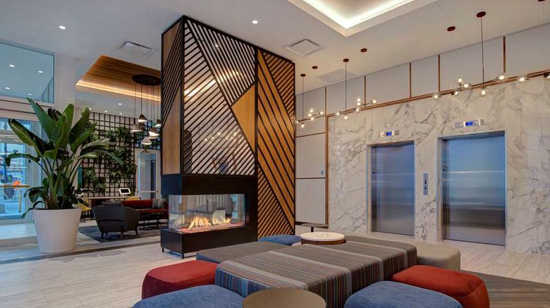 <b>Hampton by Hilton Montreal Downtown Lobby</b>. Images powered by <a href="https://iceportal.shijigroup.com/" title="IcePortal" target="_blank">IcePortal</a>.
