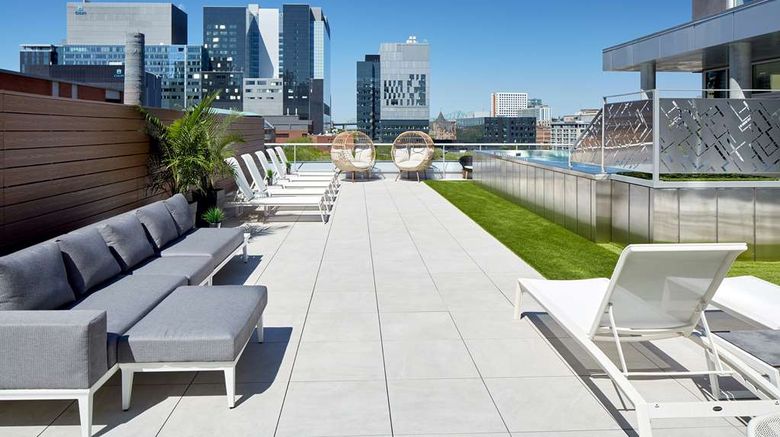 <b>Hampton by Hilton Montreal Downtown Pool</b>. Images powered by <a href="https://iceportal.shijigroup.com/" title="IcePortal" target="_blank">IcePortal</a>.