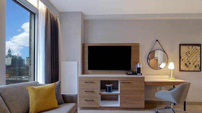 <b>Hampton by Hilton Montreal Downtown Room</b>. Images powered by <a href="https://iceportal.shijigroup.com/" title="IcePortal" target="_blank">IcePortal</a>.
