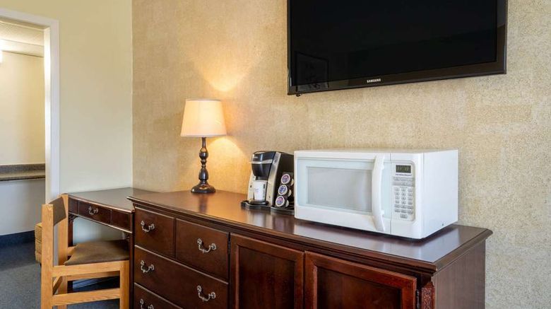 <b>Thriftlodge by Wyndham Regina Room</b>. Images powered by <a href="https://iceportal.shijigroup.com/" title="IcePortal" target="_blank">IcePortal</a>.