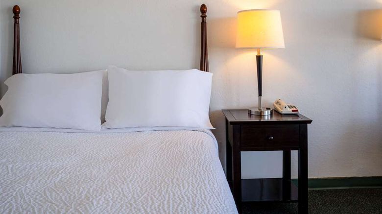 <b>Thriftlodge by Wyndham Regina Room</b>. Images powered by <a href="https://iceportal.shijigroup.com/" title="IcePortal" target="_blank">IcePortal</a>.