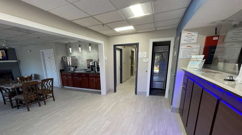 <b>Baymont by Wyndham Adairsville Lobby</b>. Images powered by <a href="https://iceportal.shijigroup.com/" title="IcePortal" target="_blank">IcePortal</a>.