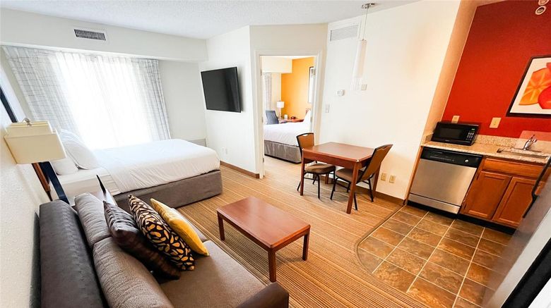 <b>Sonesta ES Suites Birmingham Homewood Suite</b>. Images powered by <a href="https://iceportal.shijigroup.com/" title="IcePortal" target="_blank">IcePortal</a>.
