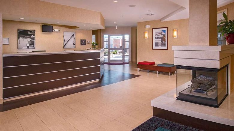 <b>Sonesta ES Suites Charlottesville Univ Lobby</b>. Images powered by <a href="https://iceportal.shijigroup.com/" title="IcePortal" target="_blank">IcePortal</a>.