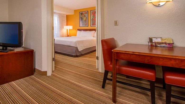 <b>Sonesta ES Suites Charlottesville Univ Suite</b>. Images powered by <a href="https://iceportal.shijigroup.com/" title="IcePortal" target="_blank">IcePortal</a>.