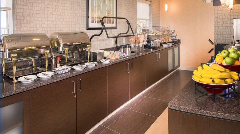 <b>Sonesta ES Suites Charlottesville Univ Restaurant</b>. Images powered by <a href="https://iceportal.shijigroup.com/" title="IcePortal" target="_blank">IcePortal</a>.