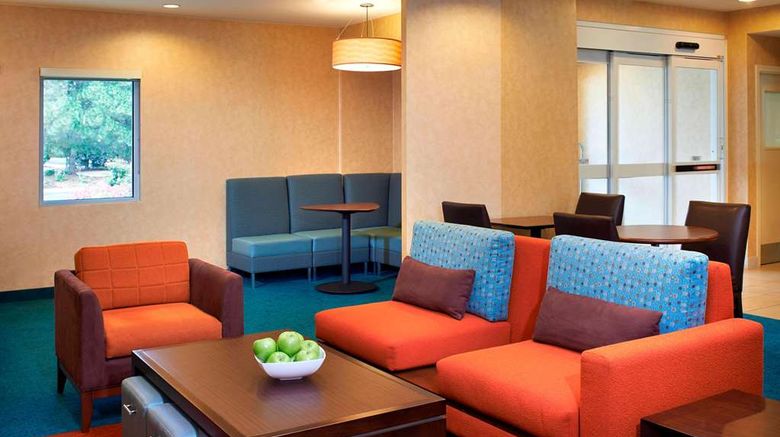 <b>Sonesta ES Suites Detroit Warren Lobby</b>. Images powered by <a href="https://iceportal.shijigroup.com/" title="IcePortal" target="_blank">IcePortal</a>.