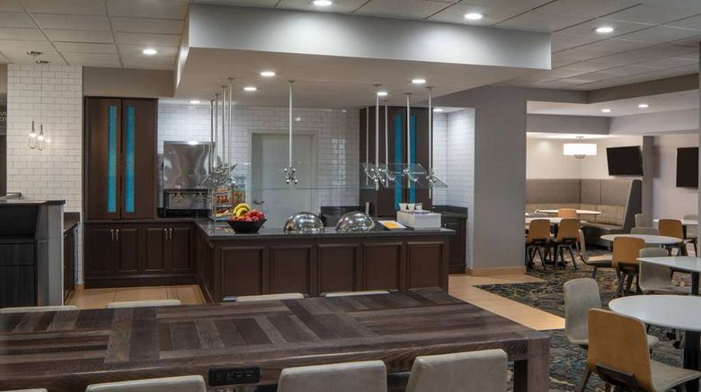 <b>Sonesta ES Suites NO Convention Center Restaurant</b>. Images powered by <a href="https://iceportal.shijigroup.com/" title="IcePortal" target="_blank">IcePortal</a>.
