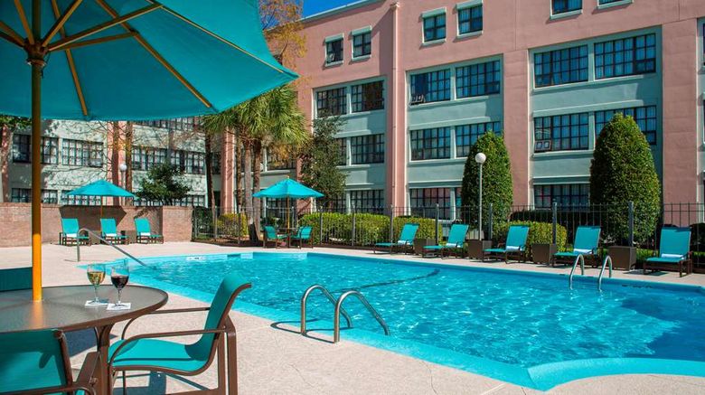 <b>Sonesta ES Suites NO Convention Center Pool</b>. Images powered by <a href="https://iceportal.shijigroup.com/" title="IcePortal" target="_blank">IcePortal</a>.