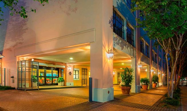 Sonesta ES Suites NO Convention Center Exterior