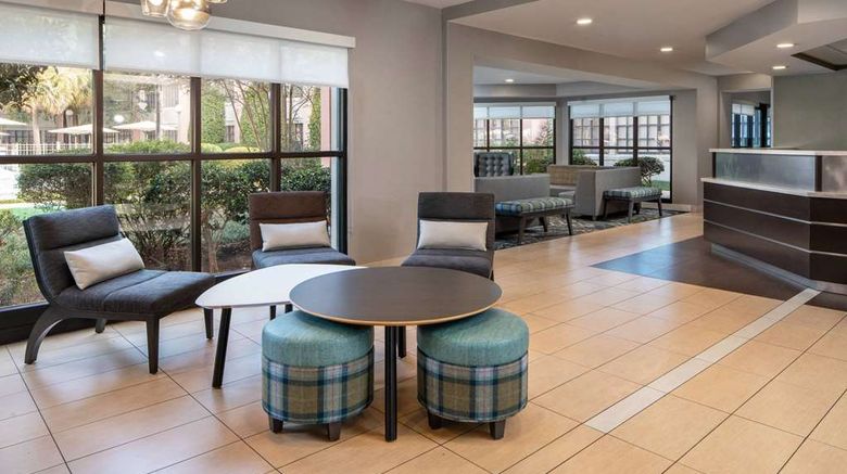 <b>Sonesta ES Suites NO Convention Center Lobby</b>. Images powered by <a href="https://iceportal.shijigroup.com/" title="IcePortal" target="_blank">IcePortal</a>.