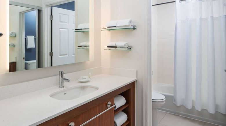 <b>Sonesta ES Suites NO Convention Center Room</b>. Images powered by <a href="https://iceportal.shijigroup.com/" title="IcePortal" target="_blank">IcePortal</a>.