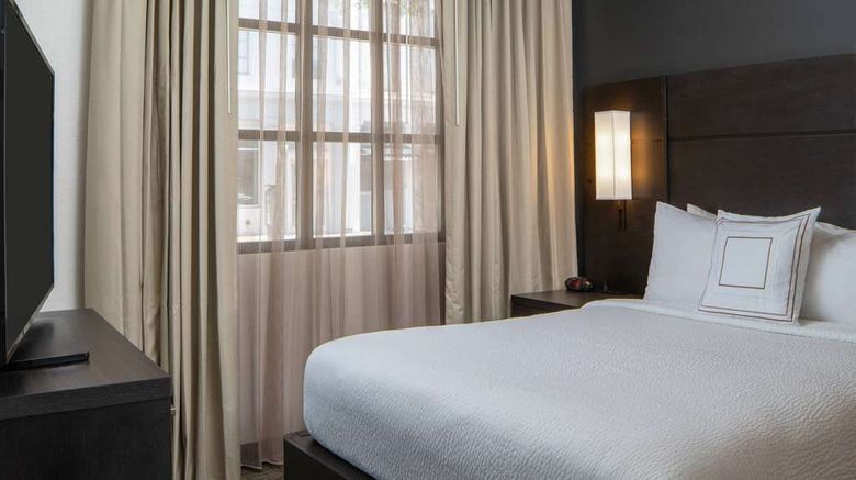 <b>Sonesta ES Suites NO Convention Center Suite</b>. Images powered by <a href="https://iceportal.shijigroup.com/" title="IcePortal" target="_blank">IcePortal</a>.