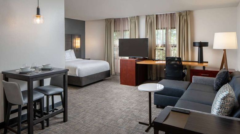<b>Sonesta ES Suites NO Convention Center Suite</b>. Images powered by <a href="https://iceportal.shijigroup.com/" title="IcePortal" target="_blank">IcePortal</a>.