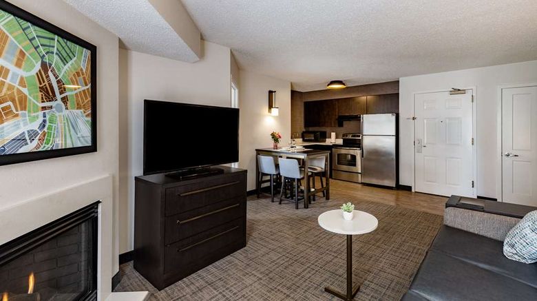 <b>Sonesta ES Suites Parsippany Morris Plains Lobby</b>. Images powered by <a href="https://iceportal.shijigroup.com/" title="IcePortal" target="_blank">IcePortal</a>.