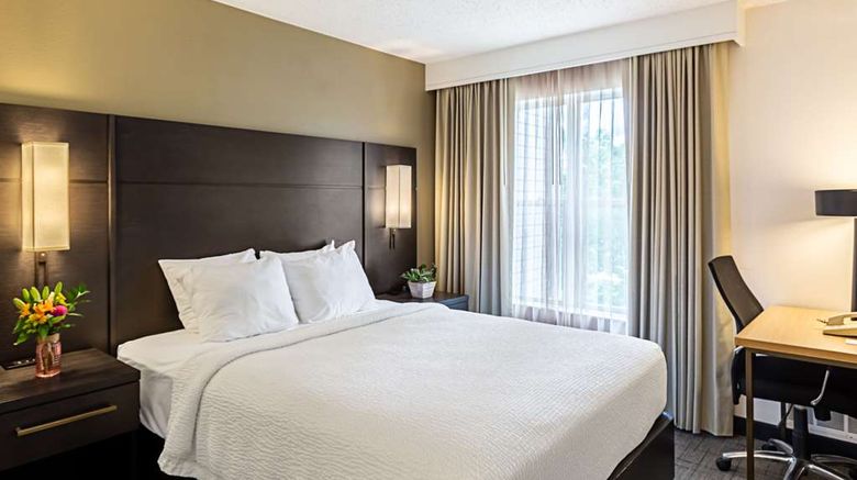 <b>Sonesta ES Suites Parsippany Morris Plains Restaurant</b>. Images powered by <a href="https://iceportal.shijigroup.com/" title="IcePortal" target="_blank">IcePortal</a>.