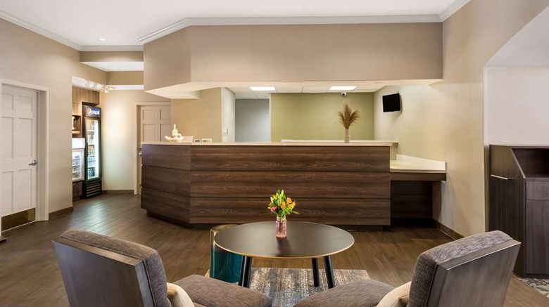 <b>Sonesta ES Suites Parsippany Morris Plains Lobby</b>. Images powered by <a href="https://iceportal.shijigroup.com/" title="IcePortal" target="_blank">IcePortal</a>.