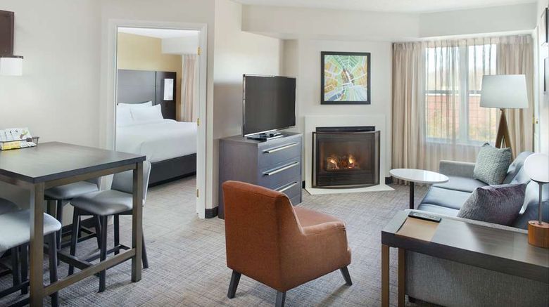 <b>Sonesta ES Suites Raleigh Durham Airport Suite</b>. Images powered by <a href="https://iceportal.shijigroup.com/" title="IcePortal" target="_blank">IcePortal</a>.