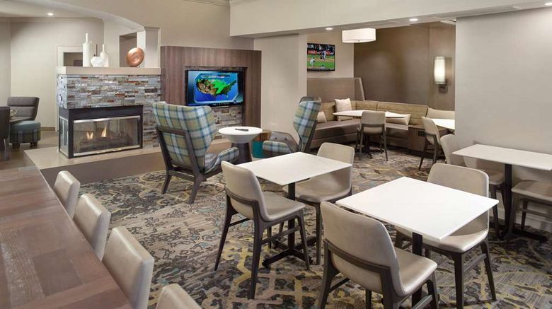 <b>Sonesta ES Suites Raleigh Durham Airport Lobby</b>. Images powered by <a href="https://iceportal.shijigroup.com/" title="IcePortal" target="_blank">IcePortal</a>.