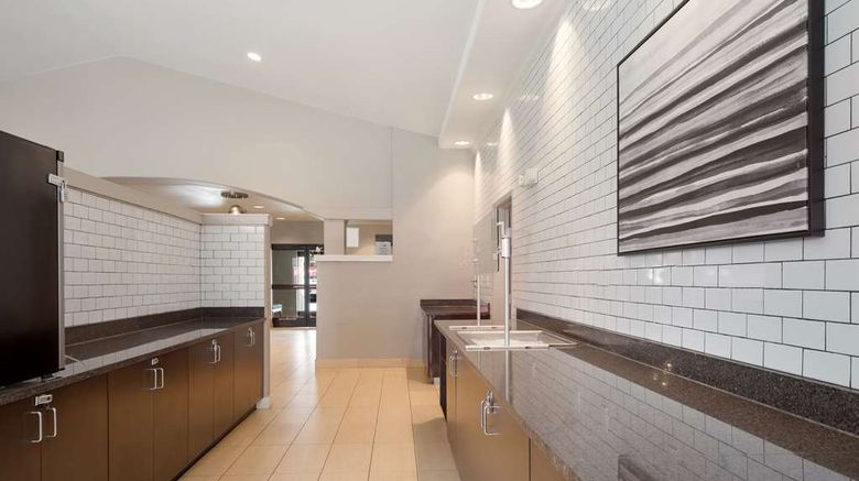 <b>Sonesta ES Suites Reno Lobby</b>. Images powered by <a href="https://iceportal.shijigroup.com/" title="IcePortal" target="_blank">IcePortal</a>.