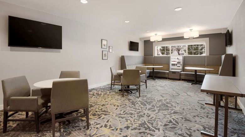 <b>Sonesta ES Suites Reno Lobby</b>. Images powered by <a href="https://iceportal.shijigroup.com/" title="IcePortal" target="_blank">IcePortal</a>.