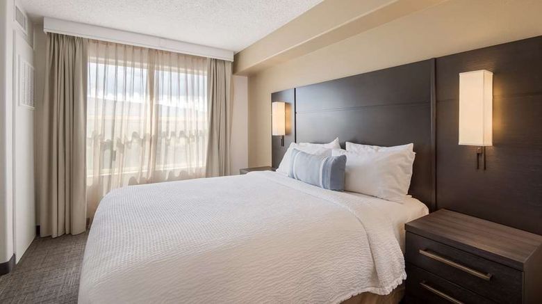 <b>Sonesta ES Suites Reno Room</b>. Images powered by <a href="https://iceportal.shijigroup.com/" title="IcePortal" target="_blank">IcePortal</a>.