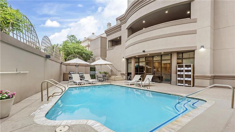 <b>Sonesta ES Suites Downtown Alamo Plaza Pool</b>. Images powered by <a href="https://iceportal.shijigroup.com/" title="IcePortal" target="_blank">IcePortal</a>.