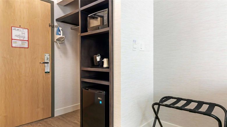 <b>Quality Inn Room</b>. Images powered by <a href="https://iceportal.shijigroup.com/" title="IcePortal" target="_blank">IcePortal</a>.