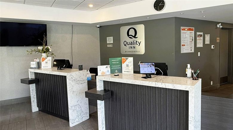 <b>Quality Inn Lobby</b>. Images powered by <a href="https://iceportal.shijigroup.com/" title="IcePortal" target="_blank">IcePortal</a>.