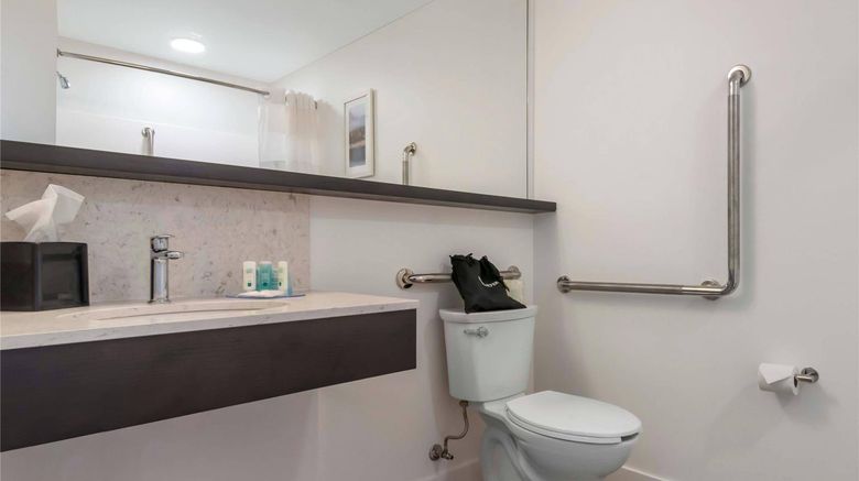 <b>Quality Inn Room</b>. Images powered by <a href="https://iceportal.shijigroup.com/" title="IcePortal" target="_blank">IcePortal</a>.