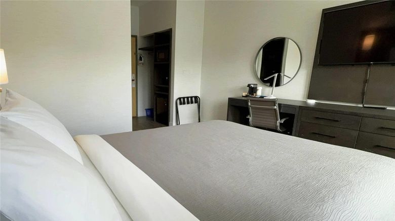 <b>Quality Inn Room</b>. Images powered by <a href="https://iceportal.shijigroup.com/" title="IcePortal" target="_blank">IcePortal</a>.