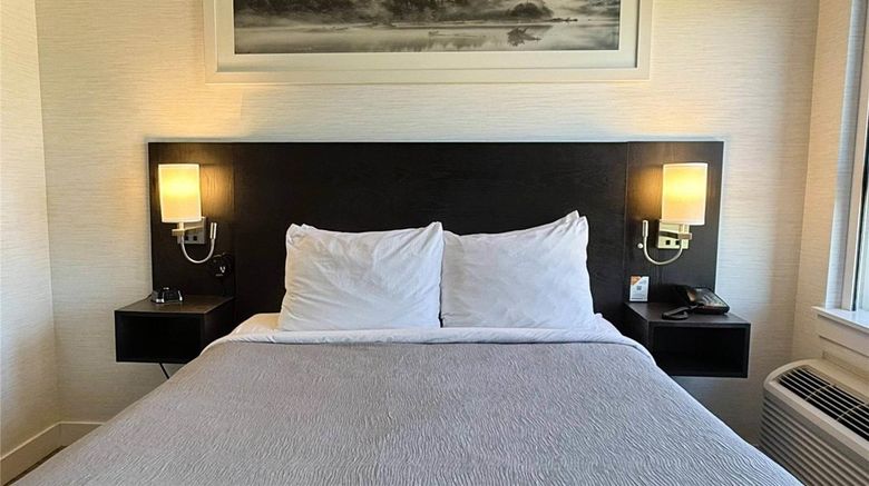 <b>Quality Inn Room</b>. Images powered by <a href="https://iceportal.shijigroup.com/" title="IcePortal" target="_blank">IcePortal</a>.