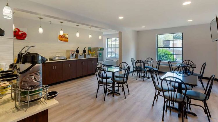 Quality Inn Lee/Berkshires/Outlet Area Restaurant