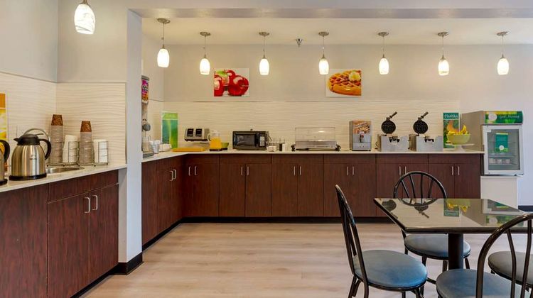 Quality Inn Lee/Berkshires/Outlet Area Restaurant