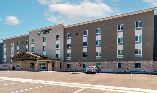 WoodSpring Suites Bakersfield Airport Exterior