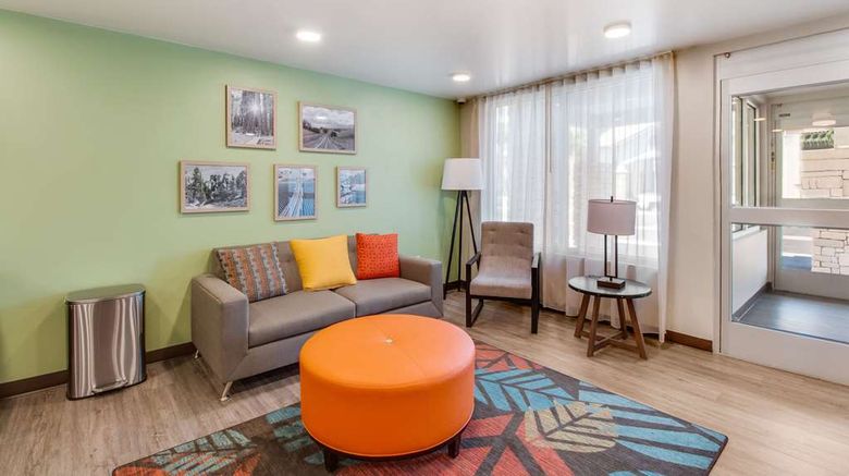 <b>WoodSpring Suites Bakersfield Airport Lobby</b>. Images powered by <a href="https://iceportal.shijigroup.com/" title="IcePortal" target="_blank">IcePortal</a>.