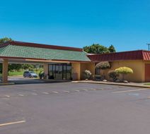 Econo Lodge High Point Exterior
