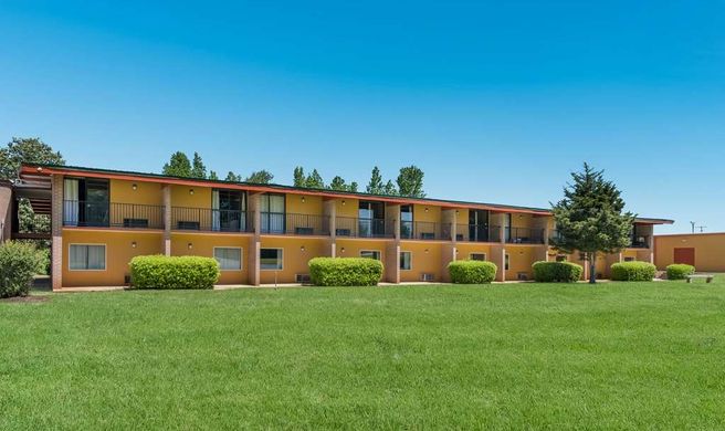 Econo Lodge High Point Exterior