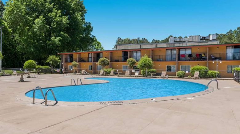 <b>Econo Lodge High Point Pool</b>. Images powered by <a href="https://iceportal.shijigroup.com/" title="IcePortal" target="_blank">IcePortal</a>.