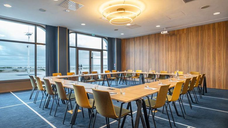 <b>Radisson Blu Grand Hotel & Spa Meeting</b>. Images powered by <a href="https://iceportal.shijigroup.com/" title="IcePortal" target="_blank">IcePortal</a>.