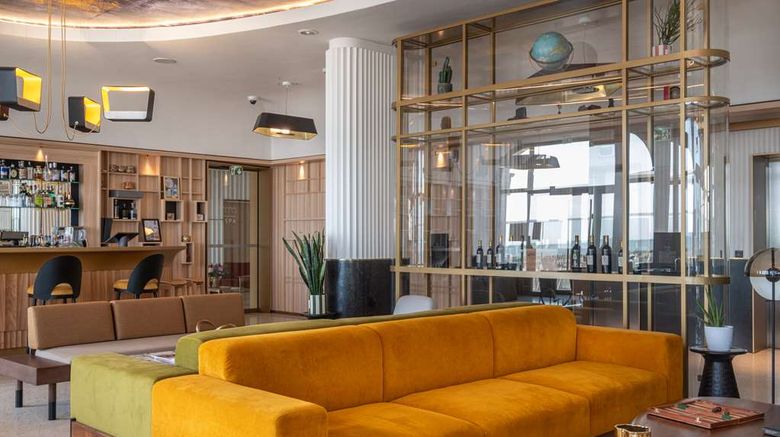 <b>Radisson Blu Grand Hotel & Spa Lobby</b>. Images powered by <a href="https://iceportal.shijigroup.com/" title="IcePortal" target="_blank">IcePortal</a>.