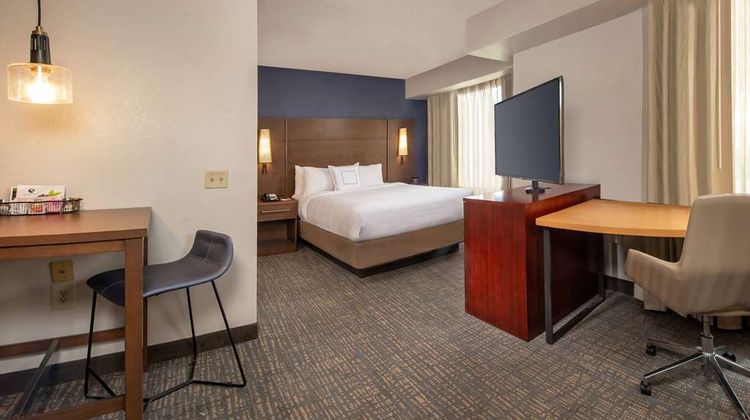 Sonesta ES Suites Baltimore BWI Airport Suite