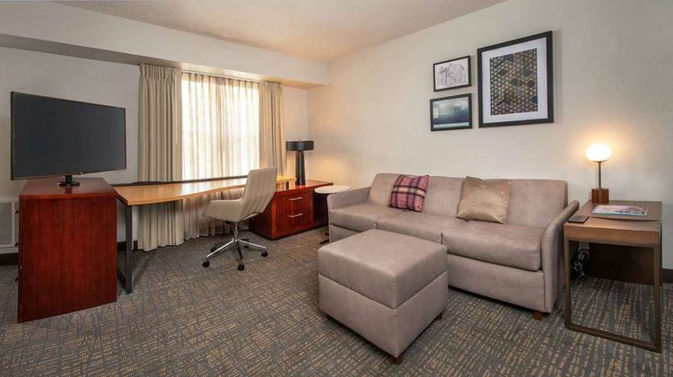Sonesta ES Suites Baltimore BWI Airport Suite