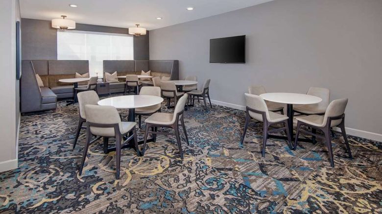 <b>Sonesta ES Suites Kennesaw Town Center Lobby</b>. Images powered by <a href="https://iceportal.shijigroup.com/" title="IcePortal" target="_blank">IcePortal</a>.