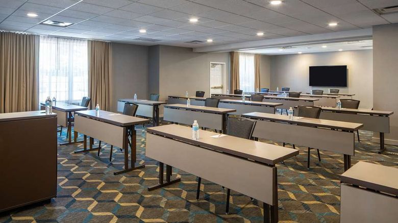 <b>Sonesta ES Suites Fairfax Fair Lakes Meeting</b>. Images powered by <a href="https://iceportal.shijigroup.com/" title="IcePortal" target="_blank">IcePortal</a>.