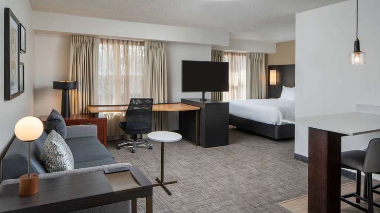 <b>Sonesta ES Suites Fairfax Fair Lakes Suite</b>. Images powered by <a href="https://iceportal.shijigroup.com/" title="IcePortal" target="_blank">IcePortal</a>.