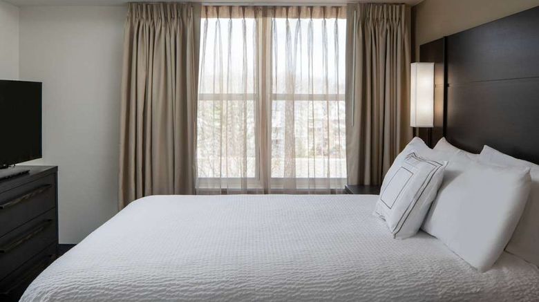 <b>Sonesta ES Suites Fairfax Fair Lakes Suite</b>. Images powered by <a href="https://iceportal.shijigroup.com/" title="IcePortal" target="_blank">IcePortal</a>.